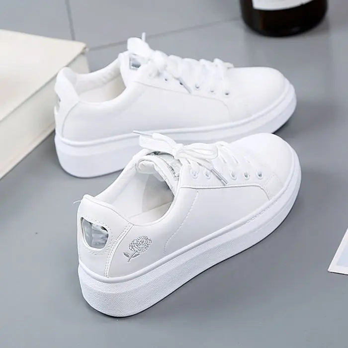 Spring Women Casual Shoes White Breathable Embroidered Flower Lace-Up Women Sneakers Fashion Korean version Women Tennis shoes sneakers_women