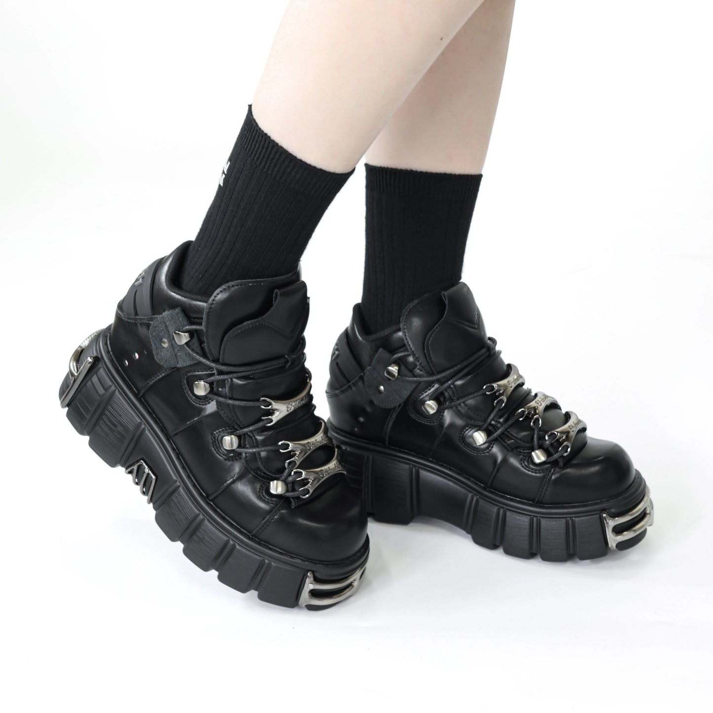 2025 New Brand Punk Style Women Shoes Lace-up heel height 6CM Platform Shoes Woman Rock Boots Metal Decor Woman Sneakers boots_platform
